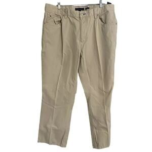 36L x 32W | TOMMY HILFIGER Men’s Relaxed Fit Flat Front Khaki Chino Pants